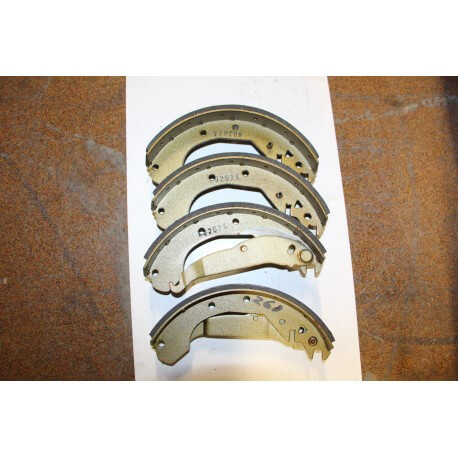 Garniture de frein pour OPEL ASTRA BREAK 84-91 BELMONT 1,6 1,8