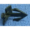 Clip de moulure de garniture supérieure de fenêtre arrière -